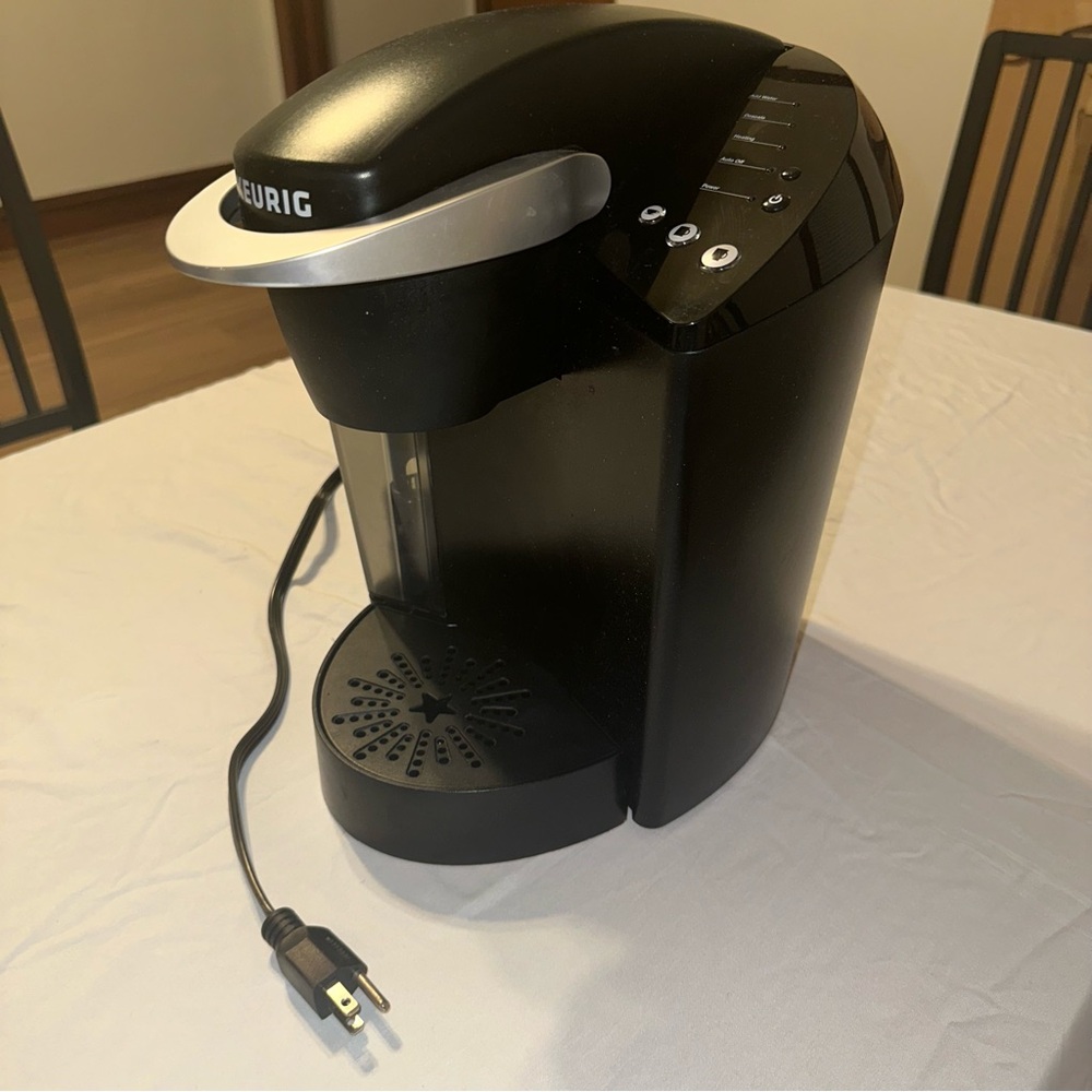 Keurig K40 Classic Single Serve Coffee Maker - Excellent Working Condition